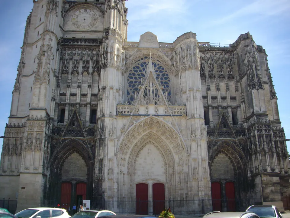 Façade de la cathédrale Saint-Pierre-et-Saint-Paul de Troyes