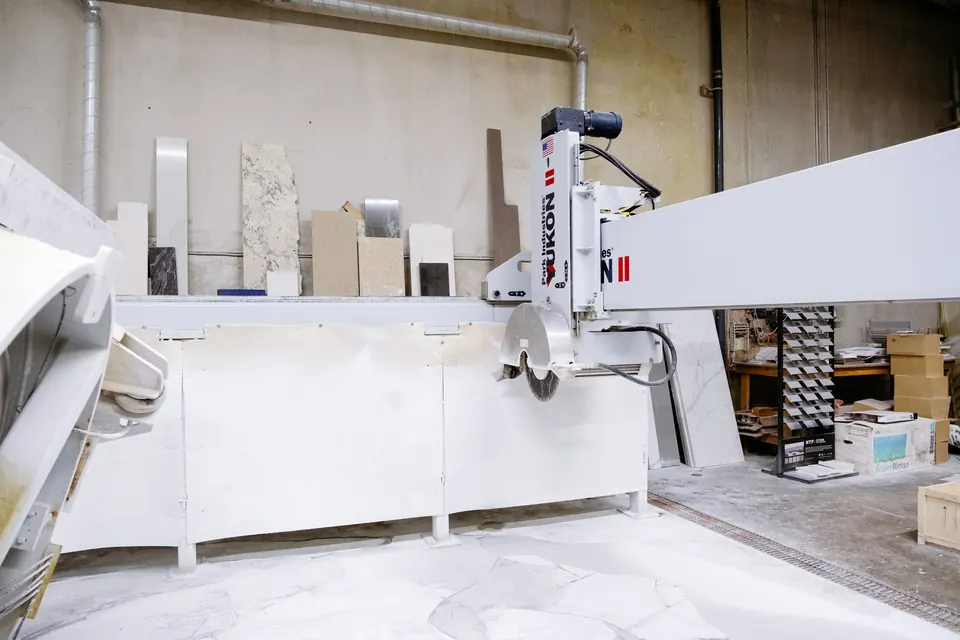 Machine de découpe de tranches de granit